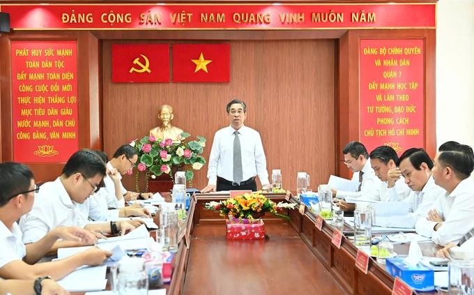 市委考察团与第七郡郡委常务处举行会议