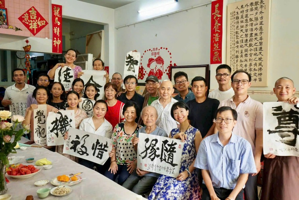 张路书画培训班师生欢庆教师节