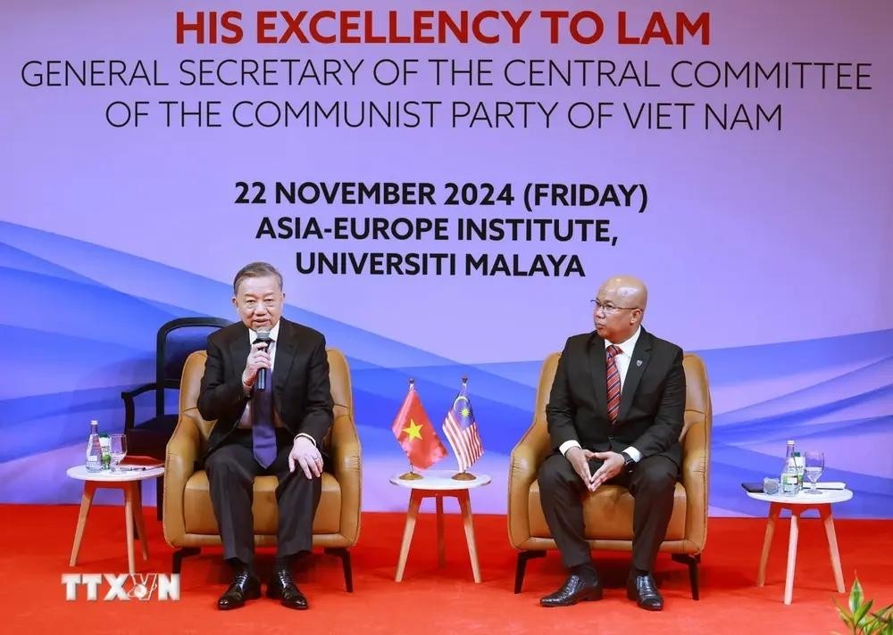 苏林总书记在马来西亚马来亚国立大学发表施政演讲。（图：越通社）