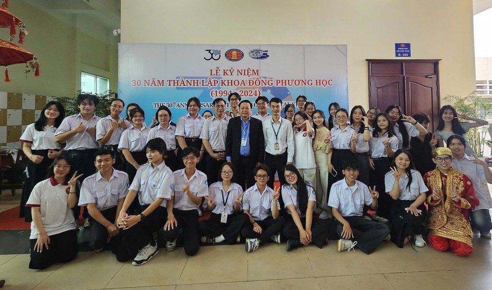 东方学系30年培育人才 