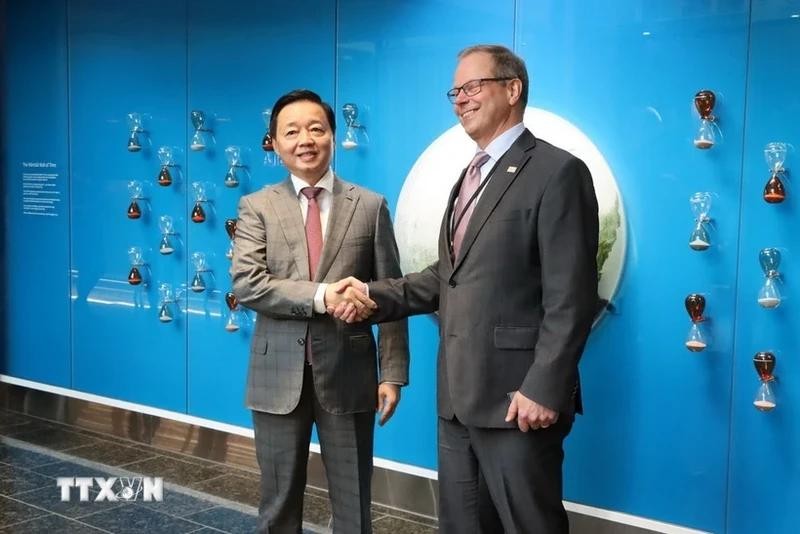 越南政府副总理陈红河和瓦锡兰能源总裁安德斯·林德伯格。（图：越通社）