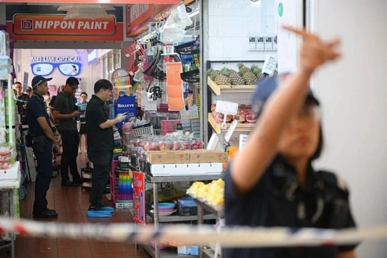 当地警方在案发地点进行调查。（图：The Straits Times）