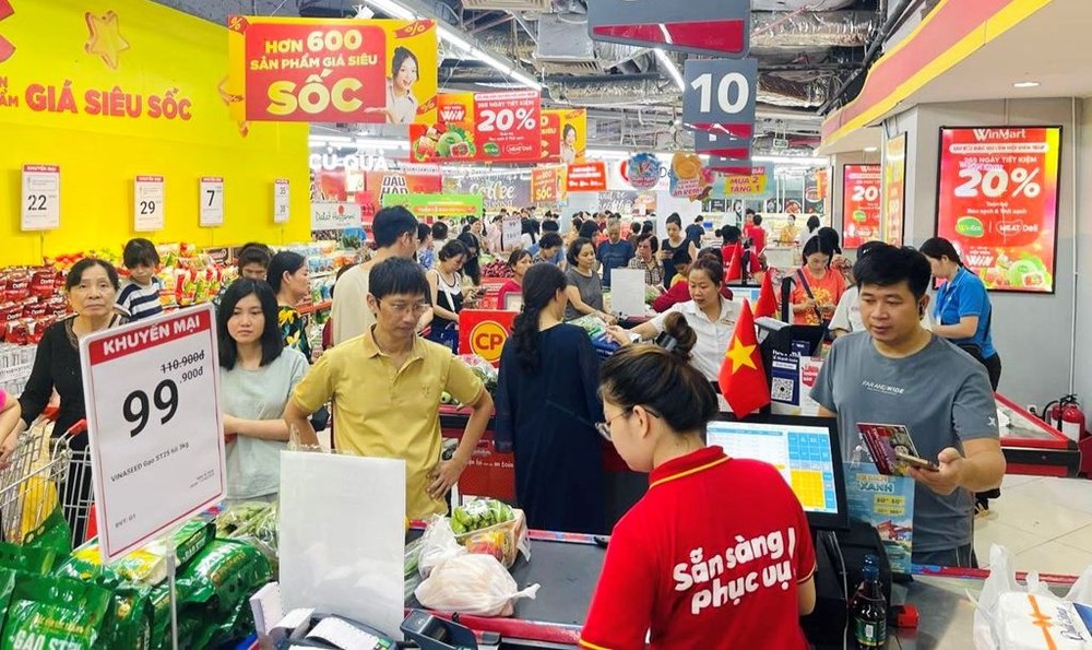 预计今年通胀为3%至4.5%。图为市民在超市选购物品。（图：庆薇）