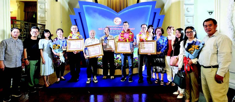 市各民族文学艺术协会荣获市人委会第三次胡志明市文学艺术奖。