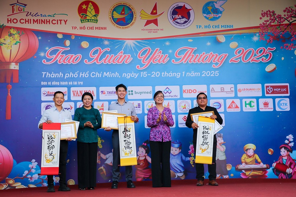 TTC Trao Xuan Yeu Thuong -12.jpg