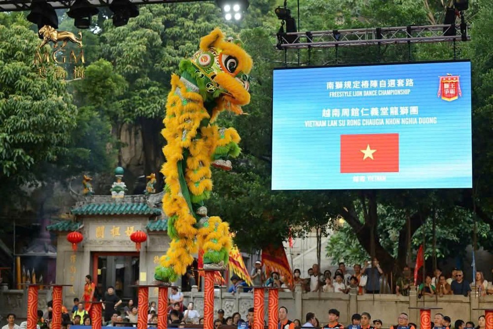 由刘晓龙带队参加2024年砂拉越国际龙狮公开赛”获得亚军。 