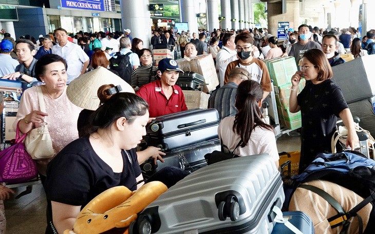 旅居海外侨胞回国过年