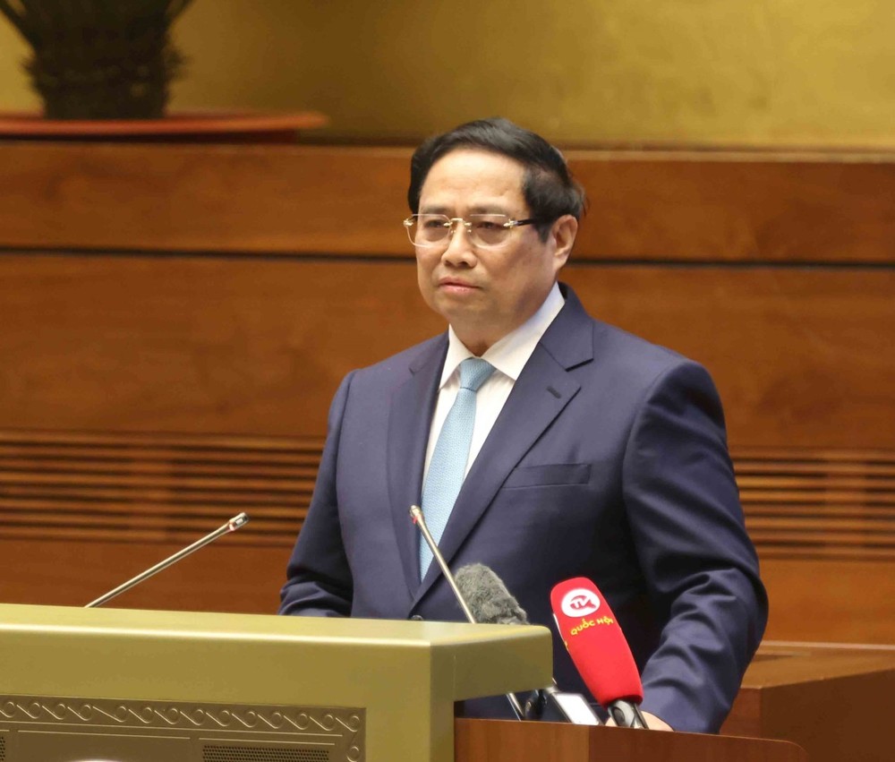 越南政府总理范明政在贯彻落实中央第18号决议的全国会议上强调，2025年是实现“加速突破”的一年，既要最高力度完成2021~2025年五年计划目标，又要促进组织机构精简优化。（图：越通社）