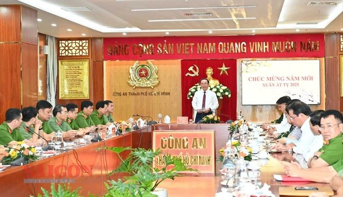 H3 đồng chí Nguyễn Văn Nên đến thăm, chúc tết cán bộ, chiến sĩ Công an TPHCM.jpg