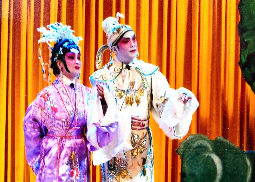 梁艳芳与梁俊辉剧照。