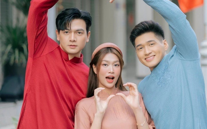 电影《亿万之吻》票房逆袭超越镇成的《破坏四人组》。