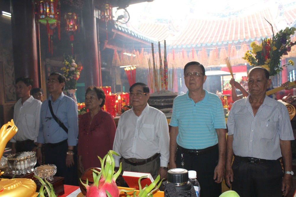 二府会馆诸位理事祝贺本头公宝诞。