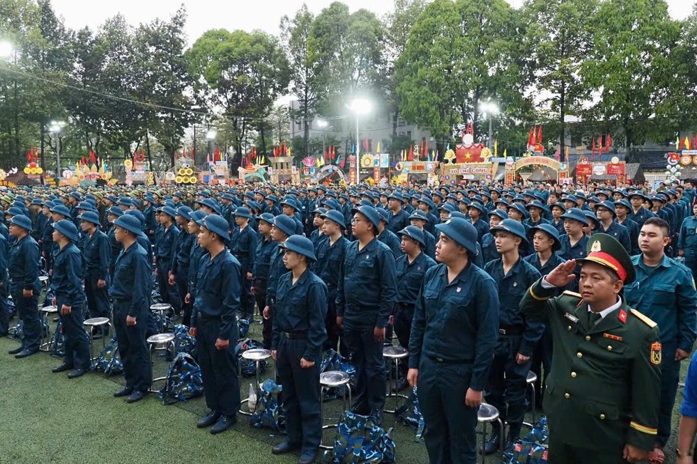 本市逾4000名青年踊跃入伍