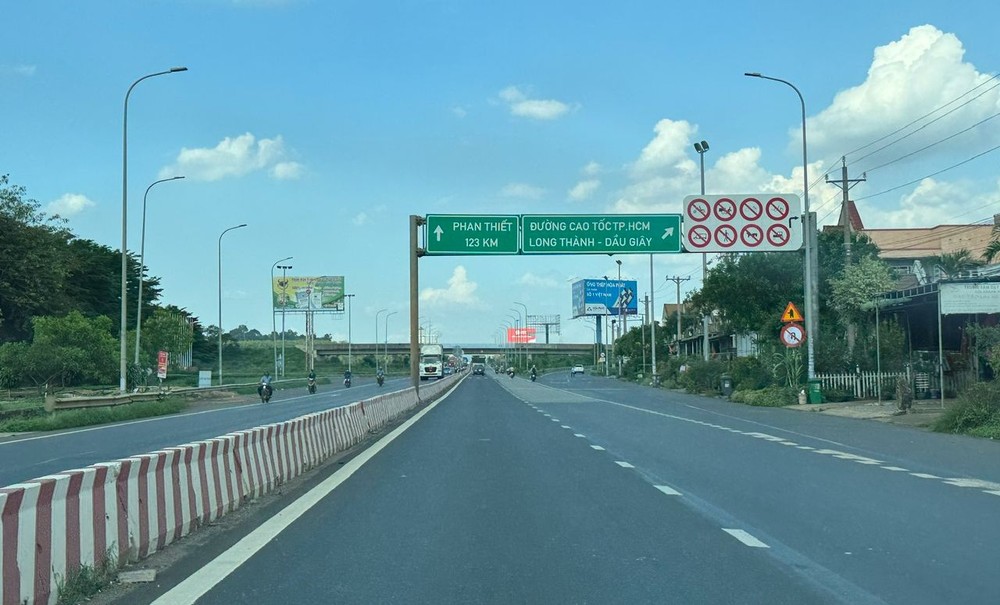 油曳 – 新富高速公路的起点与 1 号国道相交处。（图：交通报）