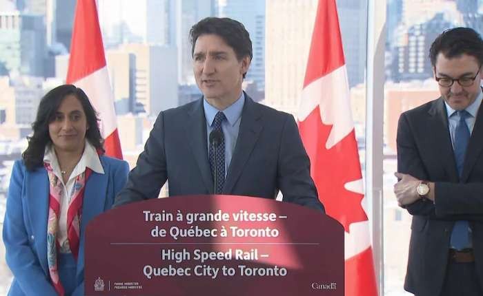 加拿大总理特鲁多19日在蒙特利尔宣布，加拿大将修建多伦多与魁北克市之间的高速铁路网络。（图：互联网）