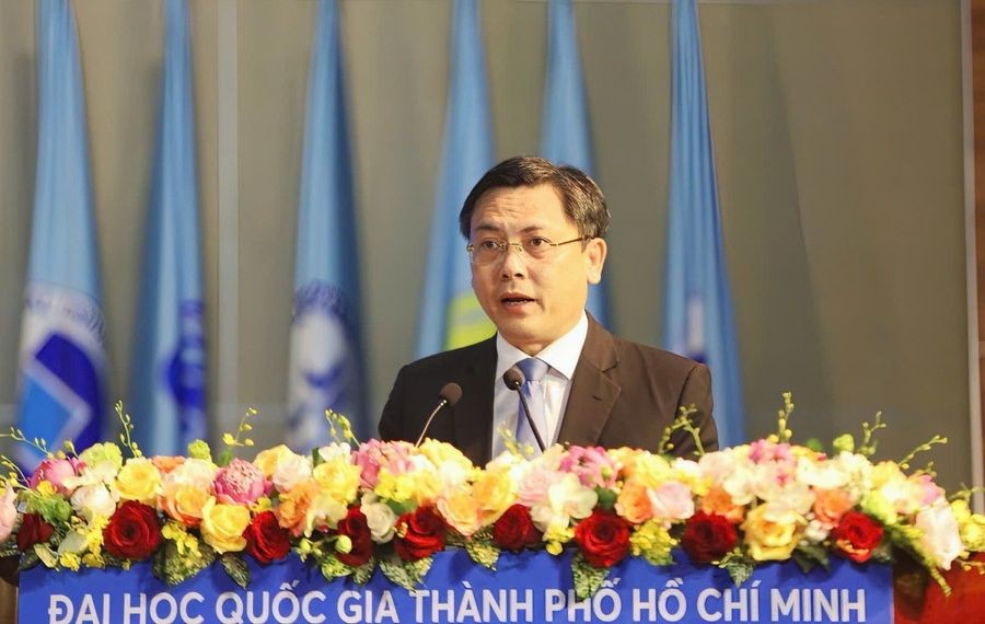 国立大学副经理阮明心副教授在座谈会上发言。（图：K.H）