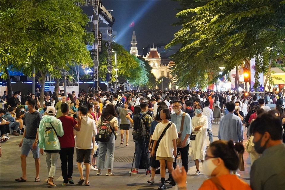 本市人口密度为每平方公里4544人。图为本市第一郡阮惠步行街一隅。（图：互联网）