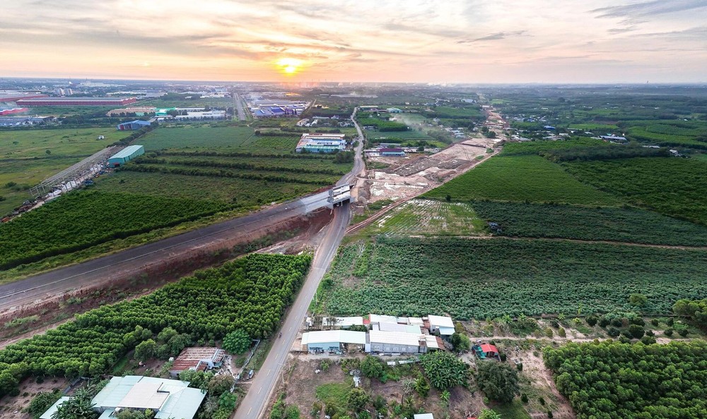 边和-头顿高速公路一瞥。