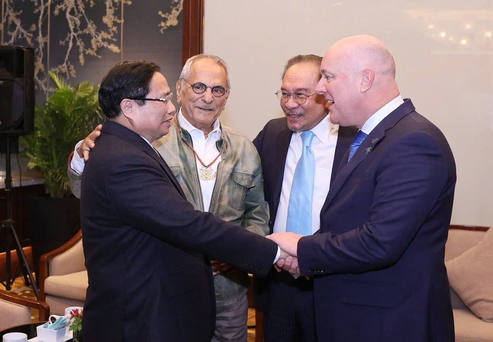 政府总理范明政与马来西亚总理安瓦尔·易卜拉欣、纽西兰总理克里斯多夫·拉克森及东帝汶总统若泽‧拉莫斯‧奥尔塔出席全体会议。