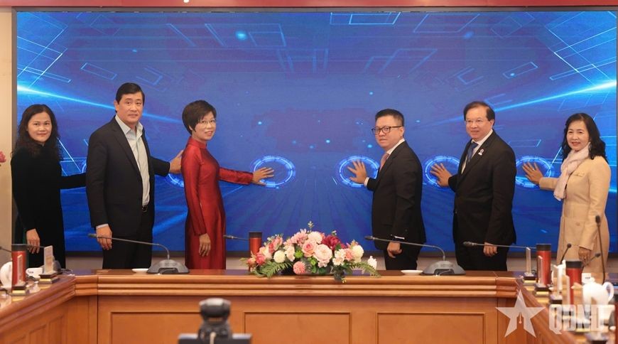 第二次“用心钻研的科技”奖啟动仪式。（图：人民军队报）