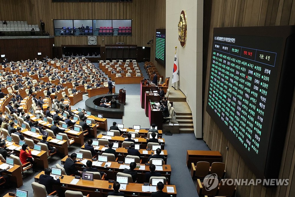 2月27日，在国会，韩版“芯片法案”（韩国《税收特例限制法》修正案）在全体会议上获得通过。 （图：韩联社）