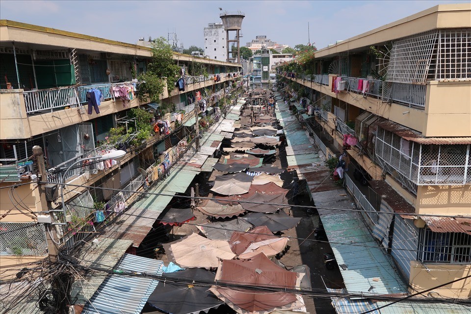 图为残旧的吴家嗣公寓一隅。（图：友幸）