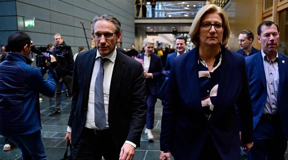 双方代表会谈后离开。（图：互联网）