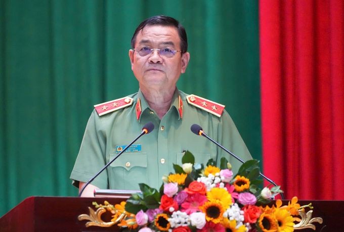 市公安厅长黎鸿南中将主持会议。（图：国胜）