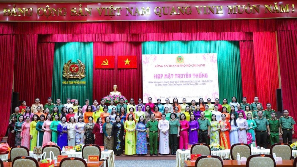 与会代表合影。（图：志石