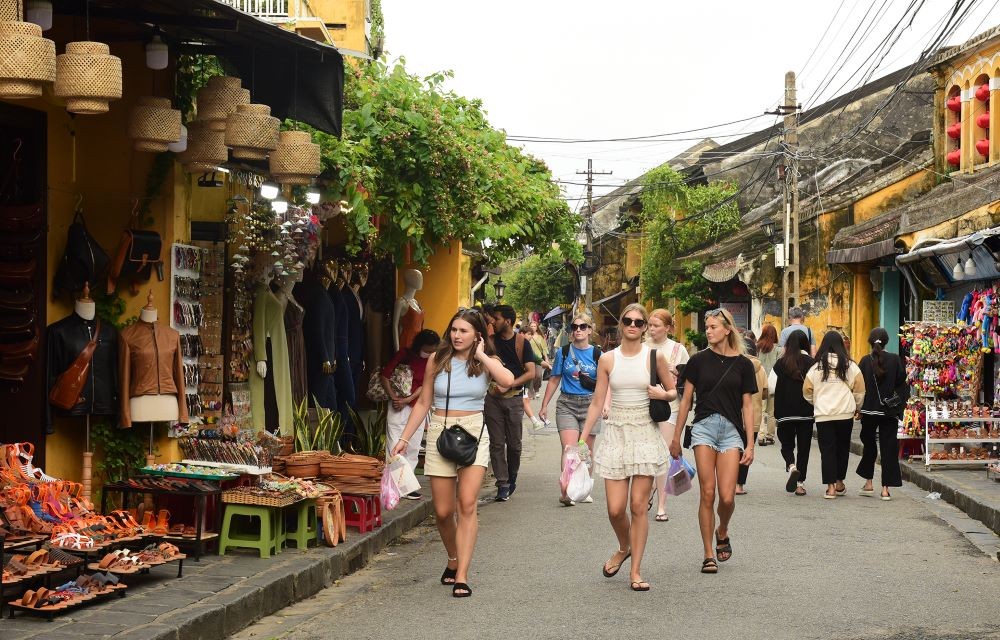 国际游客观光会安古埠。（图：互联网）