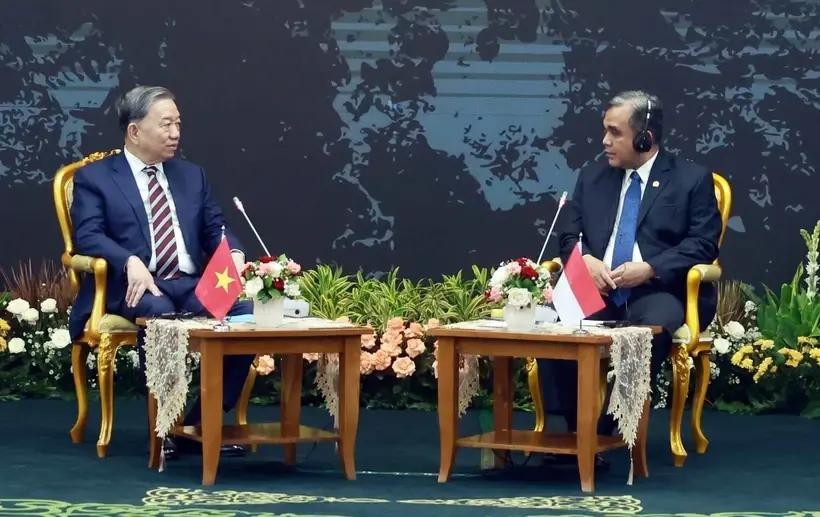 越南共产党中央总书记苏林和印尼人民协商会议（MPR RI）主席阿赫迈德·穆扎尼。（图：越通社）