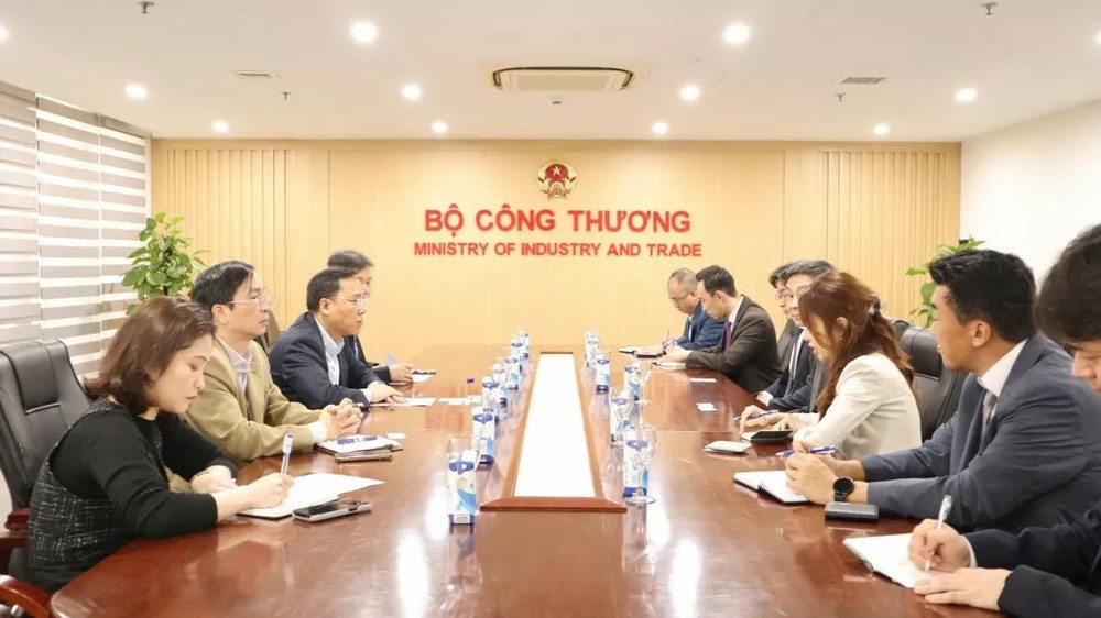 推动隆安省液化天然气发电厂项目