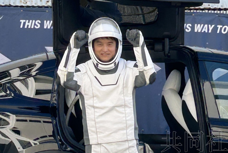 美载人「龙」飞船因故障取消发射