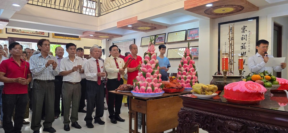 何氏宗祠春祭仪式。