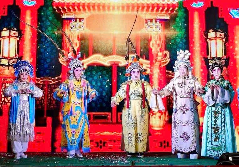 琼剧演出贺元宵。