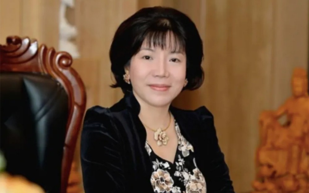 法外逃亡的被告阮氏青娴继续被缺席审判。（图：VTV）