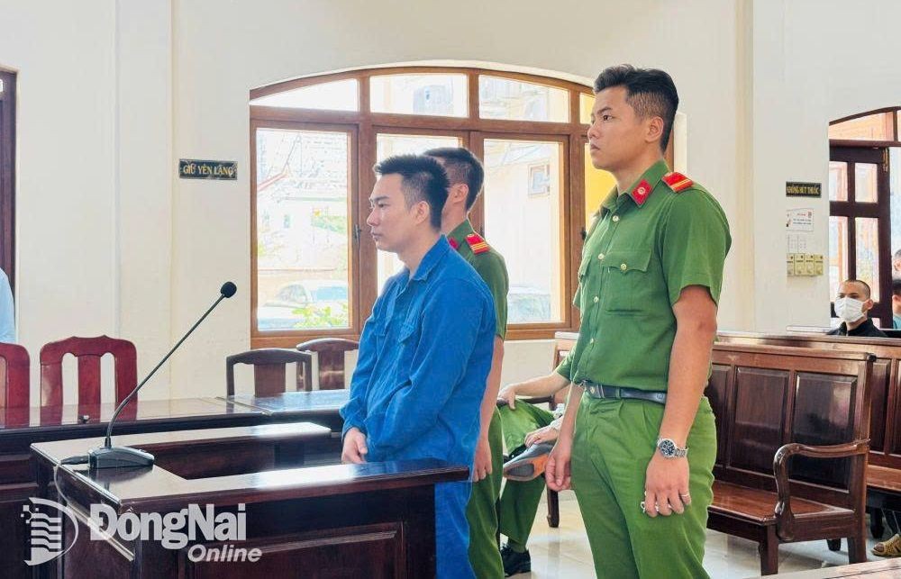 名山在法庭上受审。（图：同奈在线）