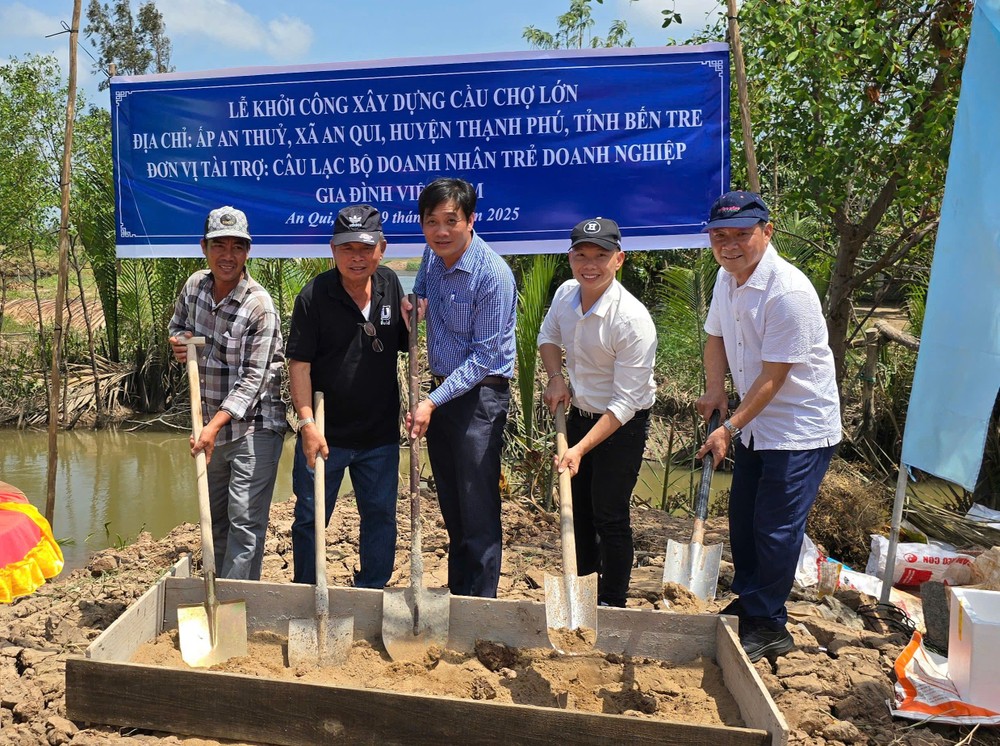由越南家族企业青商俱乐部捐建堤岸桥动工。