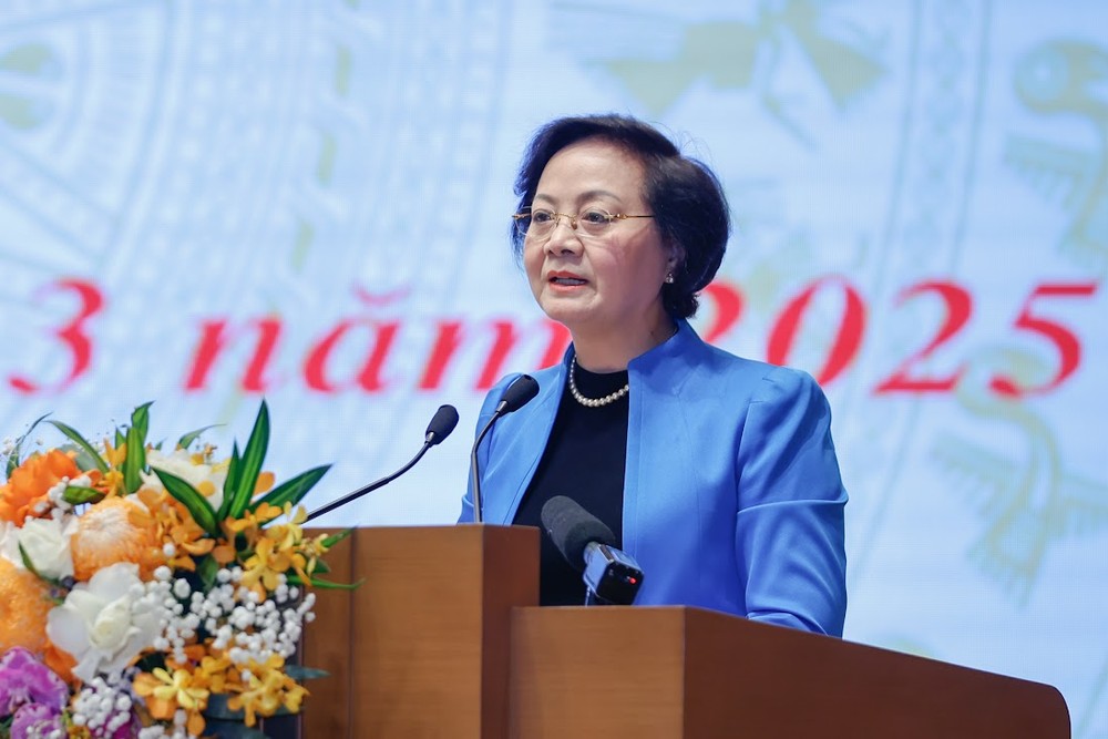 内务部长范氏青茶在会议上发言。（图：VGP）