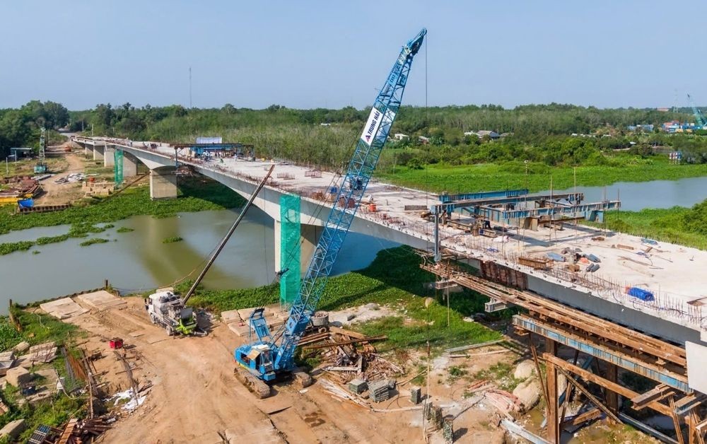 胡志明路清安桥合龙