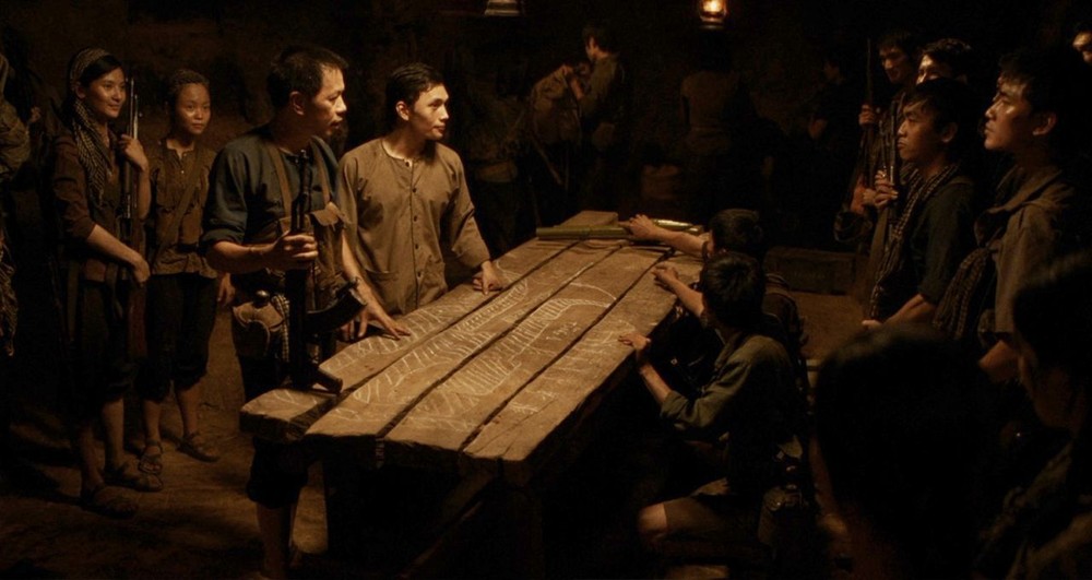 《地道：黑暗中的太阳》中的场景。