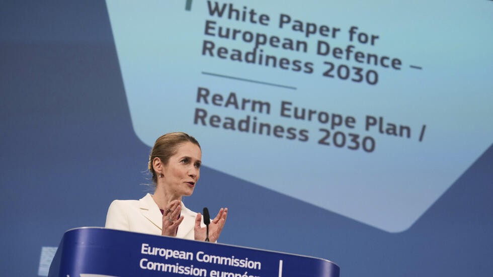 欧盟外交与安全政策高级代表卡拉斯19日说，无论乌克兰的和平谈判进展如何，欧盟加强防卫能力是应对长期侵略计划的长期投资。 （图：AFP）