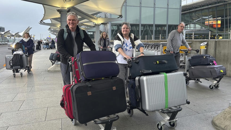 图为旅客抵达伦敦希思罗机场 5 号航站楼。（图：AP）