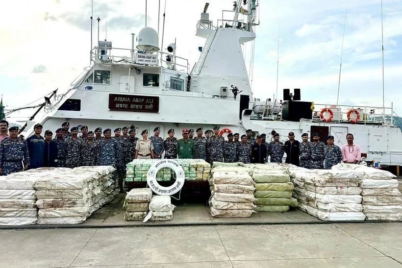 印度海岸警卫队在安达曼海从一艘缅甸渔船上查获了5.5吨甲基苯丙胺。（图：越通社）