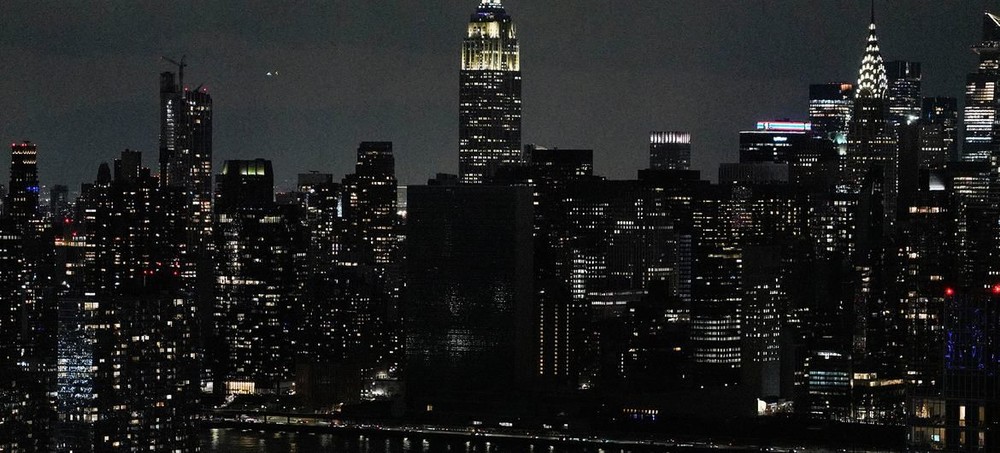 联合国总部大楼为“地球一小时”熄灯。（图：联合国）