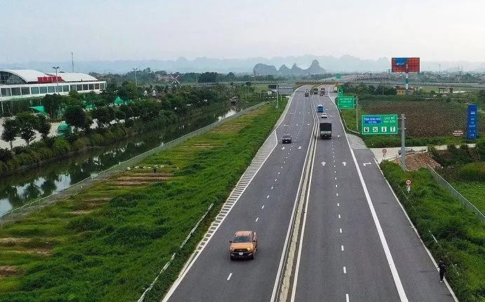 图为北-南高速公路途经高萨-梅山路段。（图：投资报）