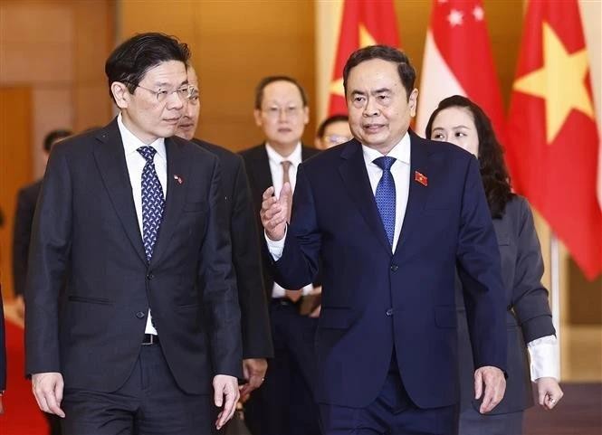 国会主席陈青敏和新加坡总理黄循财。（图：越通社）