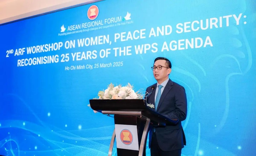 外交部东盟司长陈德平大使在研讨会上致辞。（图：VTV）