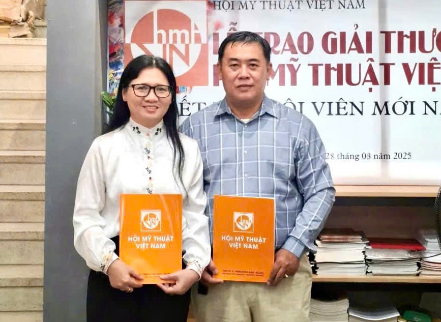 两位华人画家获中央美术会接纳为会员