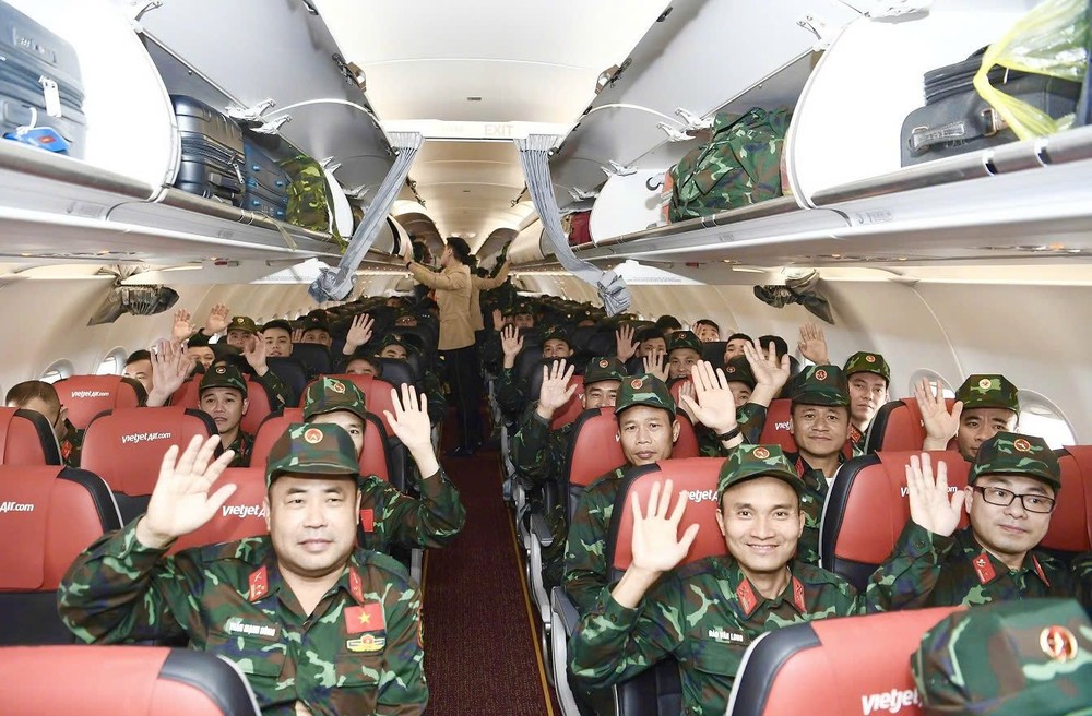 越捷航空运送越南公安部和国防部救援队前往缅甸执行救援任务。